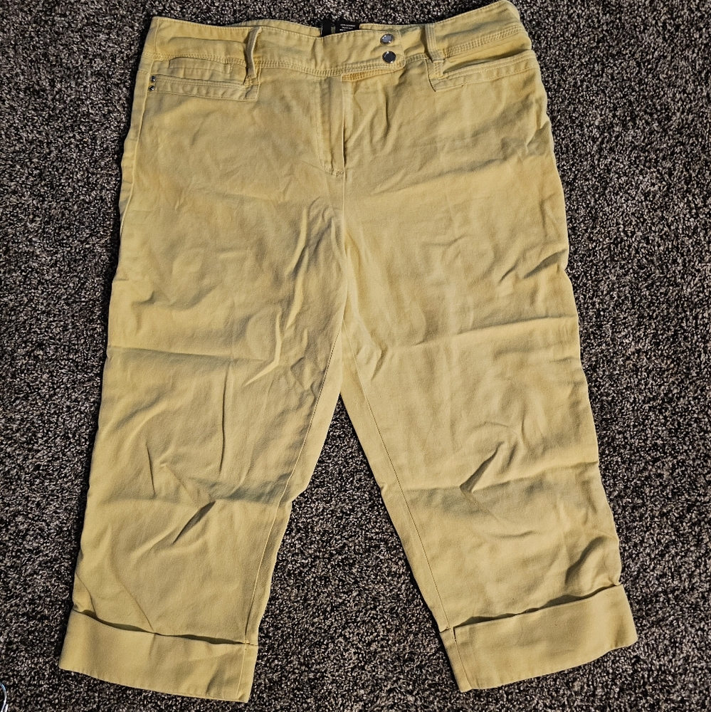New direction size 14 yellow cropped ankle pants